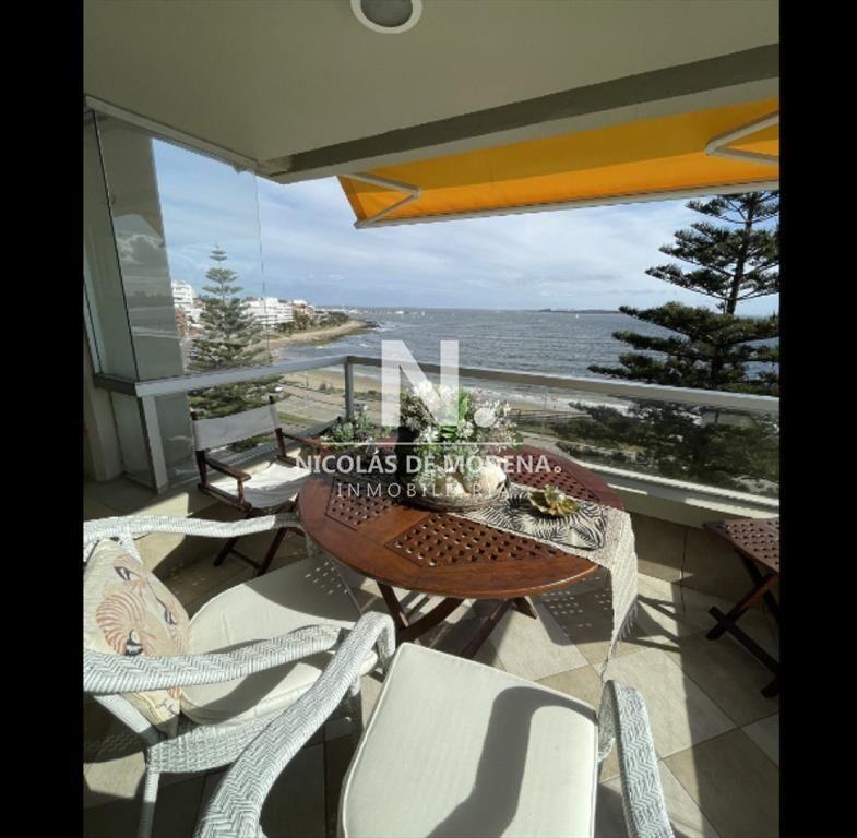 Vende apartamento de 3 dormitorios en Mansa, con