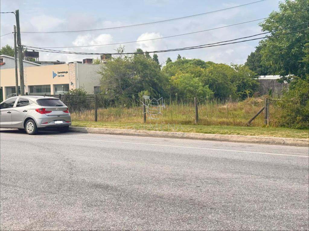 Terreno sobre Av Cordoba frente BPS muy bien