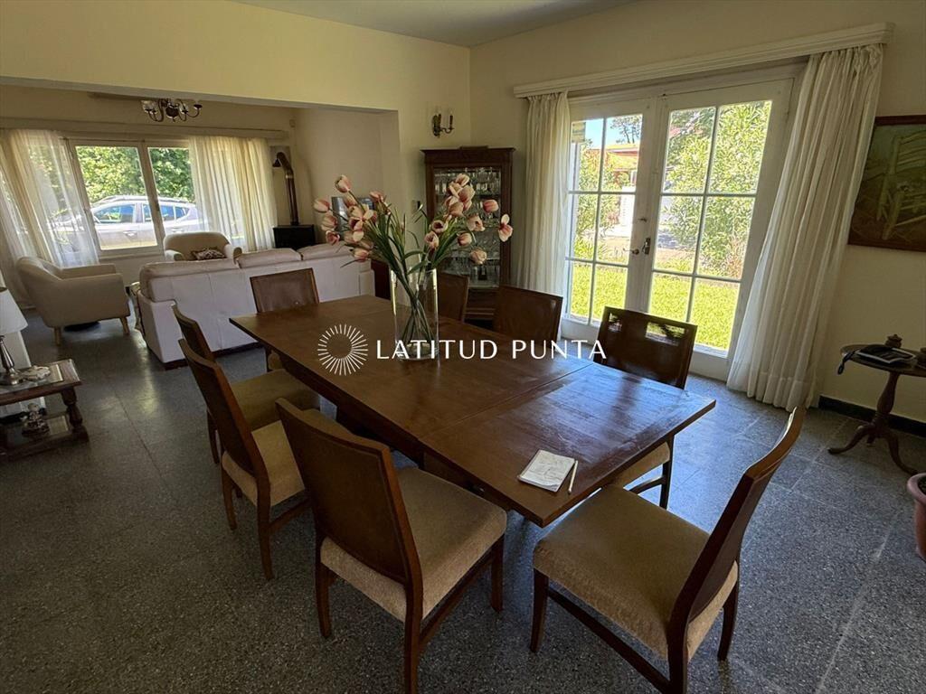 Casa a una cuadra del mar en venta