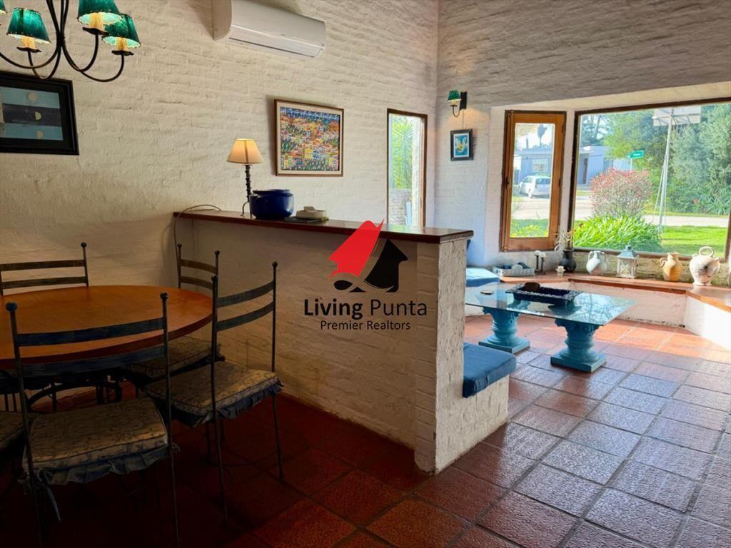 Hermosa casa en venta con piscina en punta del