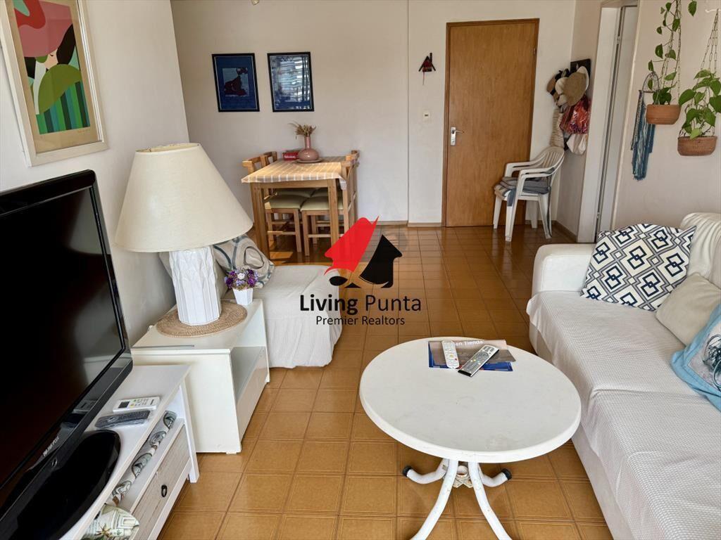 Apartamento a pasos del mar y servicios
