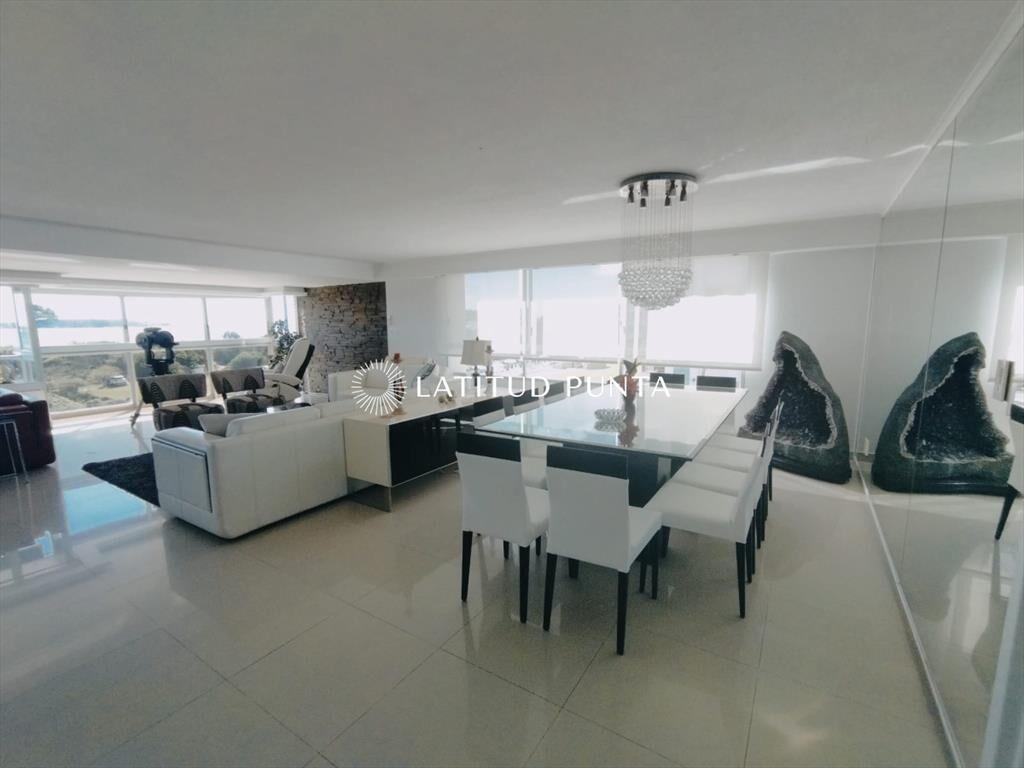 Apartamento frente al mar, 3 dormitorios más dependencia