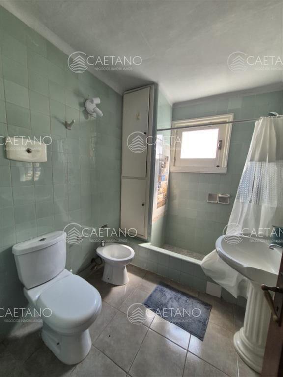 Casa de dos dormitorios en alquiler anual en del