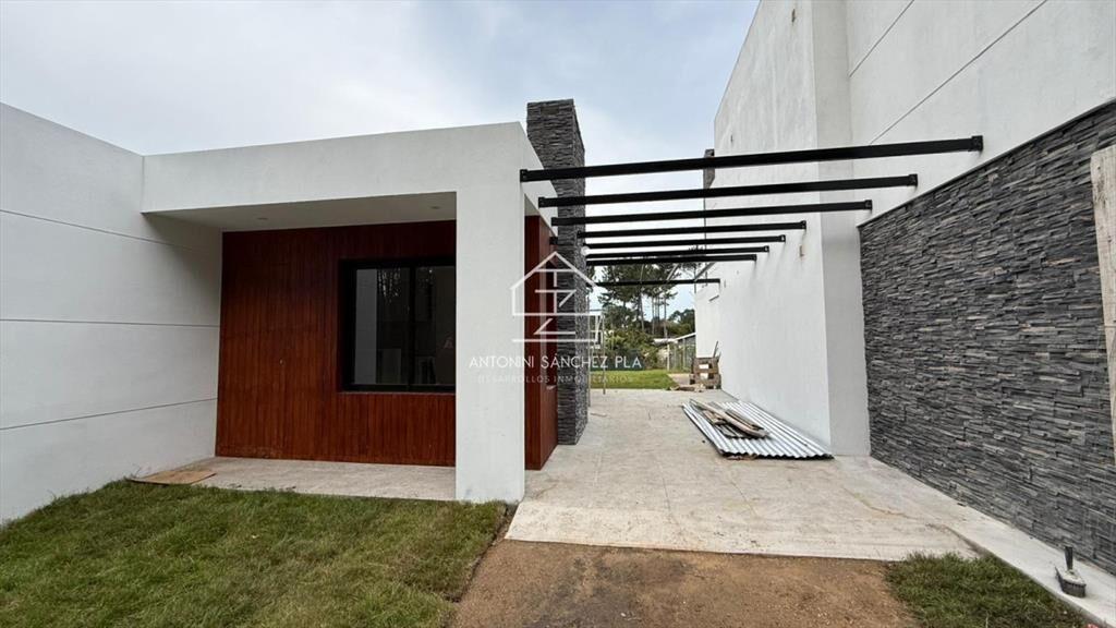 Venta casa tres dormitorios Punta del este barrio