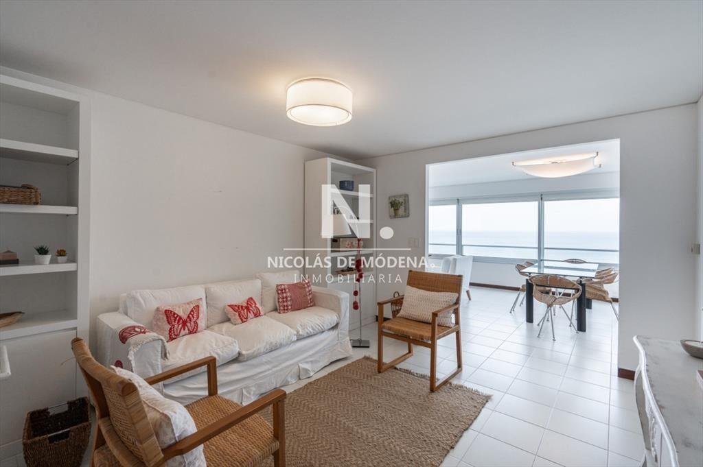 Apartamento en Venta de 3 dormitorios Frente al ,