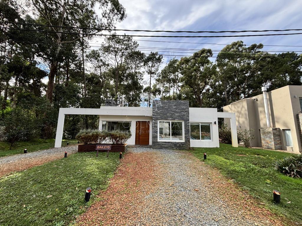 Casa en Solanas Village, dentro del Complejo P.