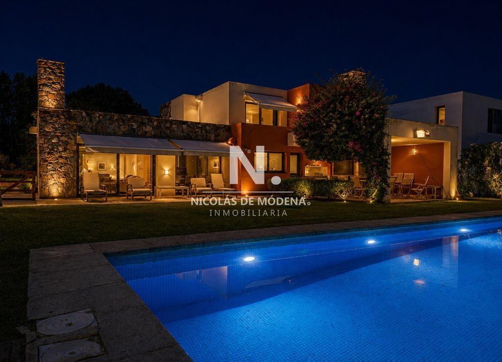 Exclusivo barrio privado, 3 suites + servicio completo, pil