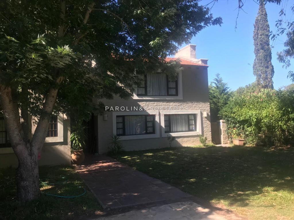 Hermosa casa en venta de 4 dormitorios en Marly,