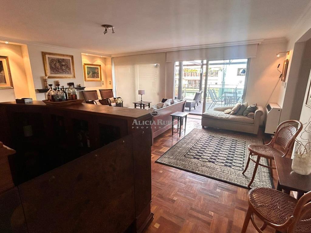 PENTHOUSE DUPLEX CON 4 SUITES SOBRE VIDAL A PASOS DE VIL...