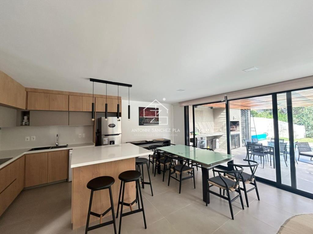 Venta casa cinco dormitorios Punta del este
