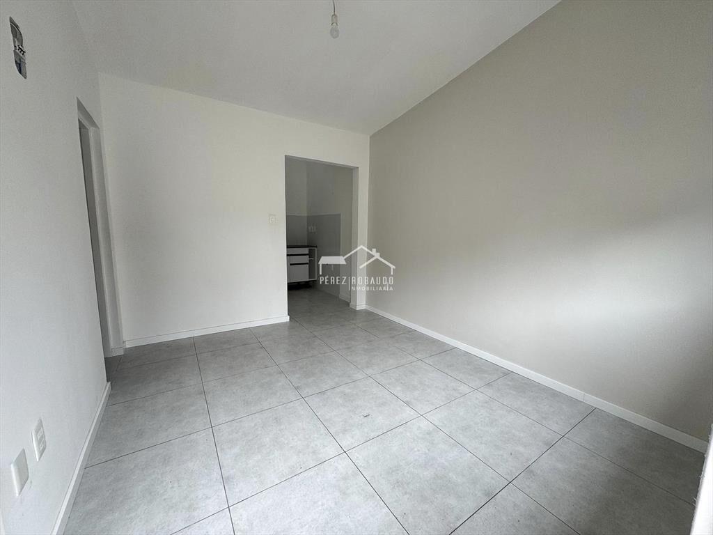 Venta apartamento de 1 dormitorio, planta baja- Carrasco No
