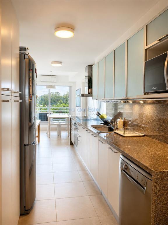 Venta y alquiler de departamento esquinero de 3