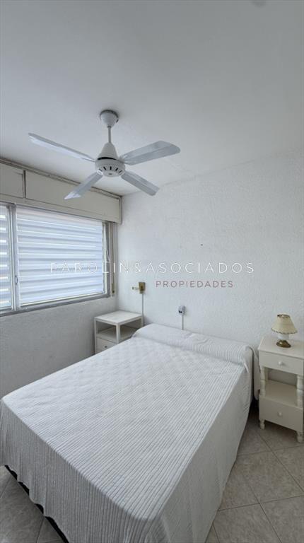 Apartamento de 2 dormitorios y medio en venta en