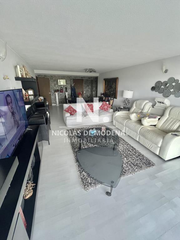 Vende apartamento de 3 dormitorios en Punta del