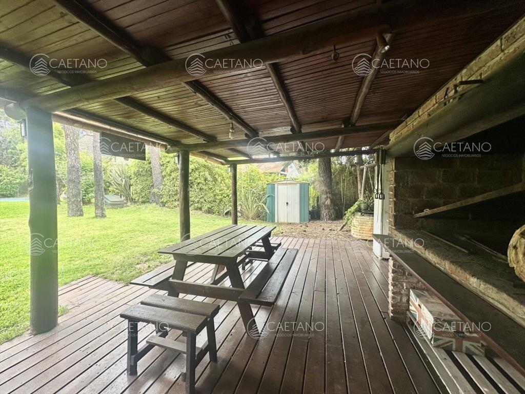 Venta Casa Quincho - 4 Dormitorios + Pileta - Del