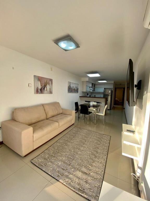 Alquiler apartamento 2 dormitorios amoblado con patio en Po