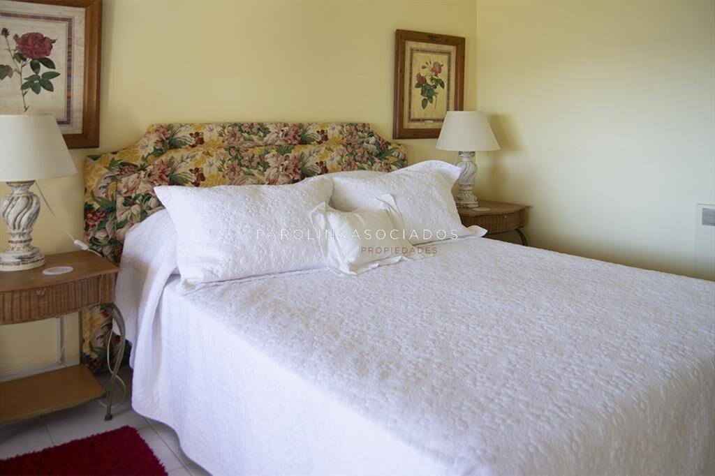 Apartamento de 4 dormitorios en venta con vista