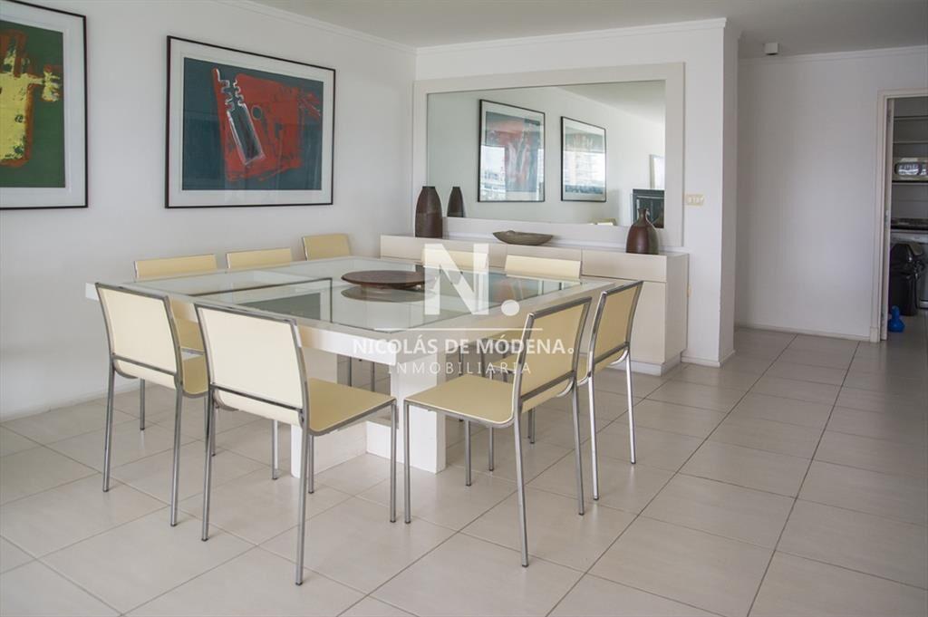 Vende apartamento de 3 dormitorios + dependencia