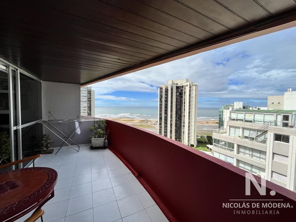 edificio en zona brava, muy cerca de la peninsula. 2 dormit