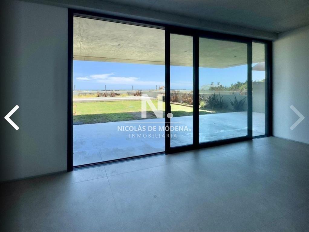 Vende apartamento de 3 dormitorios con amplios al