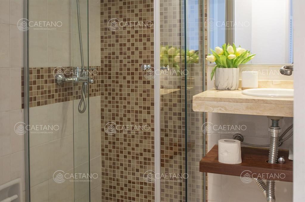 Apartamento de 2 dormitorios con vista al mar en venta en P