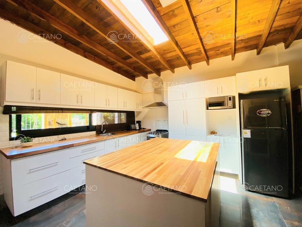 Moderna casa en venta a estrenar a pocas cuadras de la Play