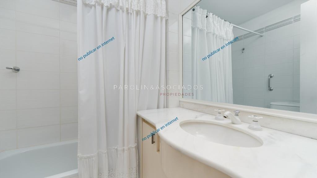 Apartamento en venta de 4 dormitorios en edificio
