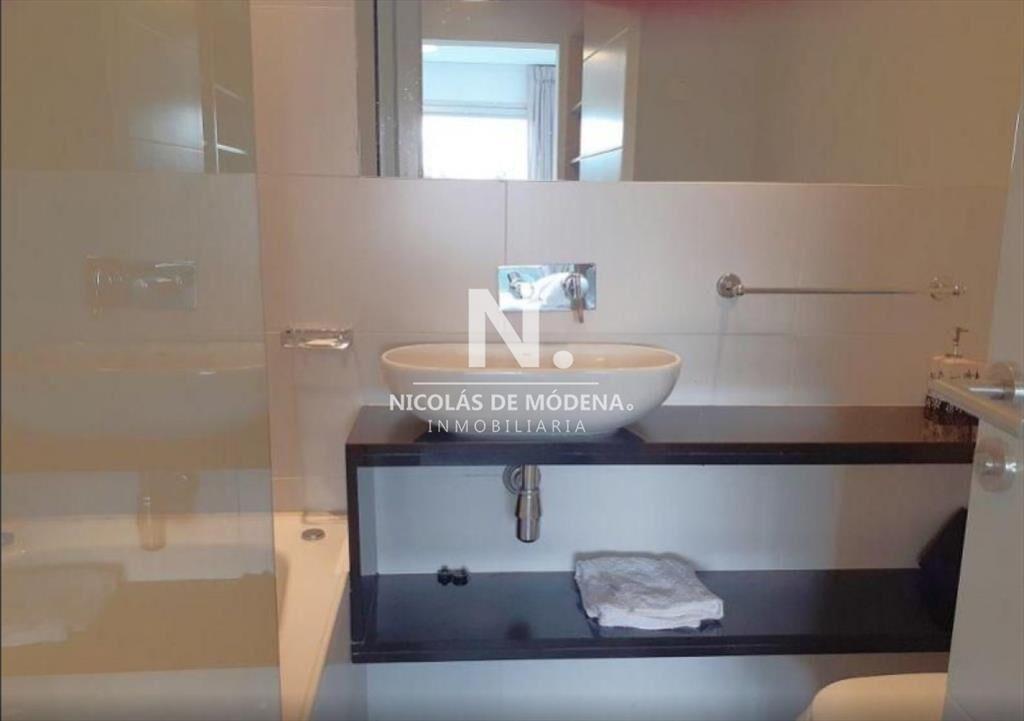 Vende apartamento de 2 dormitorios en Punta del