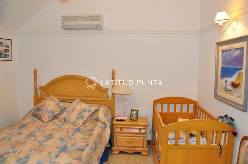 Casa en Mansa, 7 dormitorios a pasos del mar