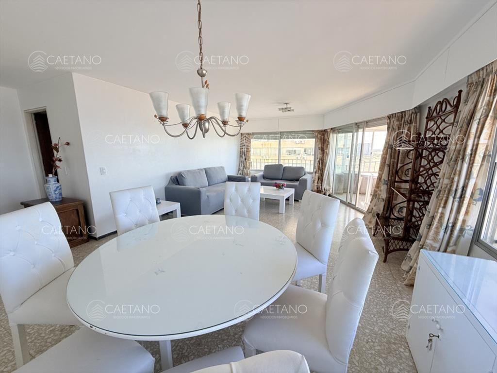 Venta apartamento 2 dormitorios, con vista Playa