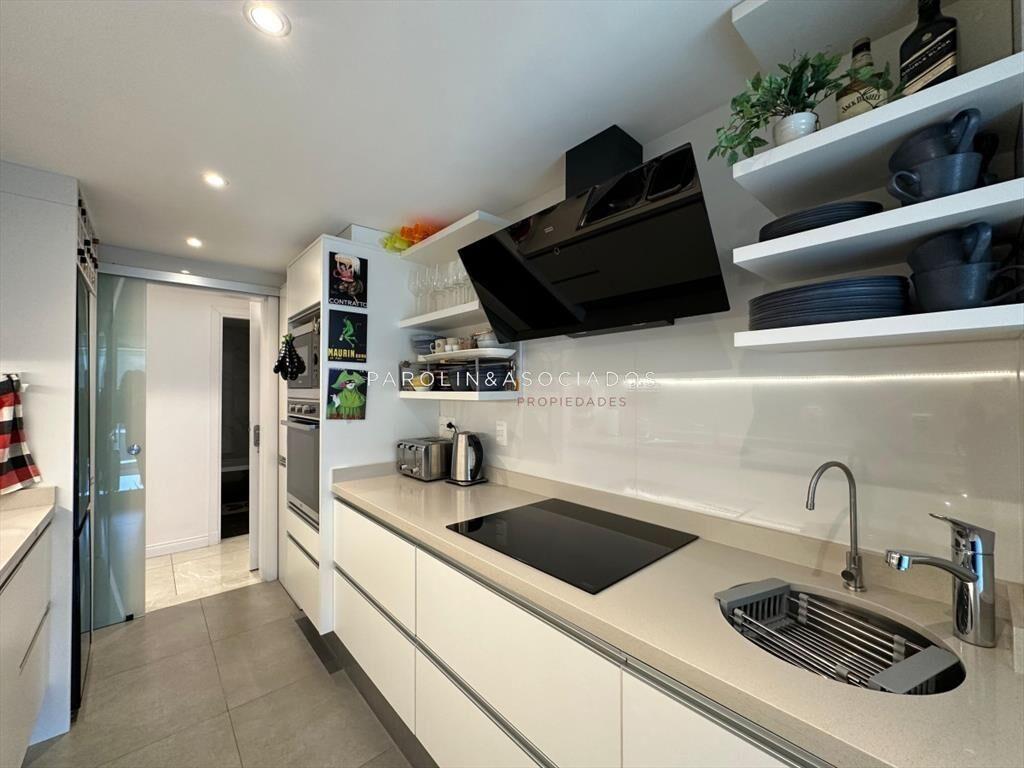 Apartamento en venta de 2 dormitorios en edificio
