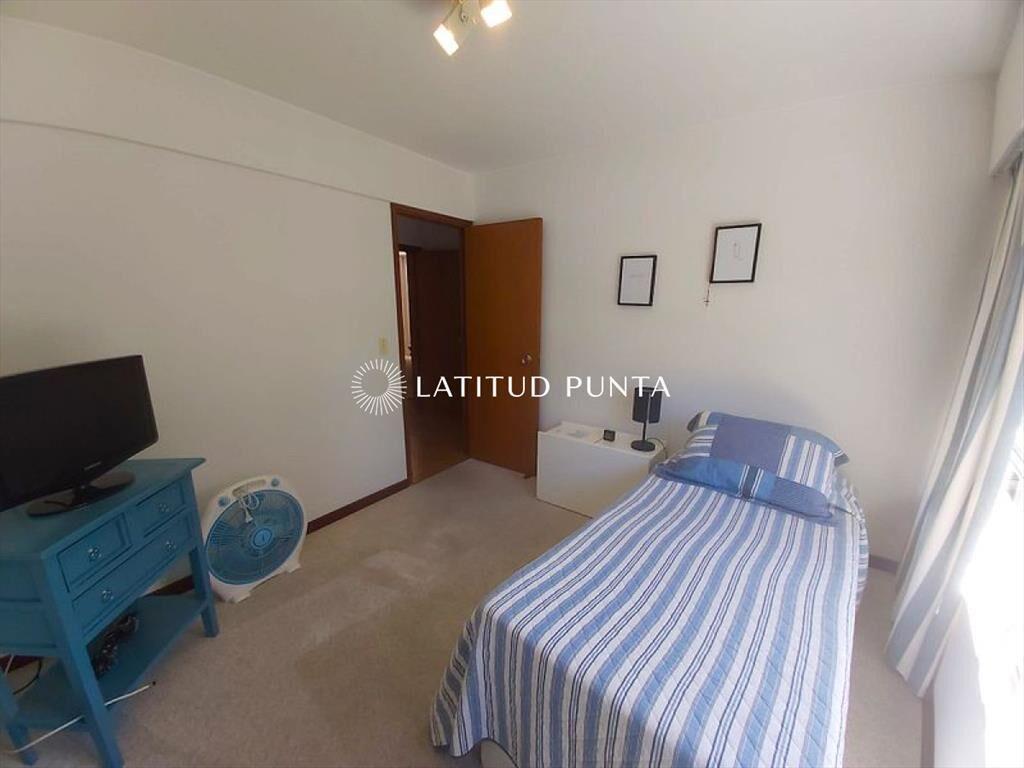 Apartamento en Roosevelt, 3 dormitorios más