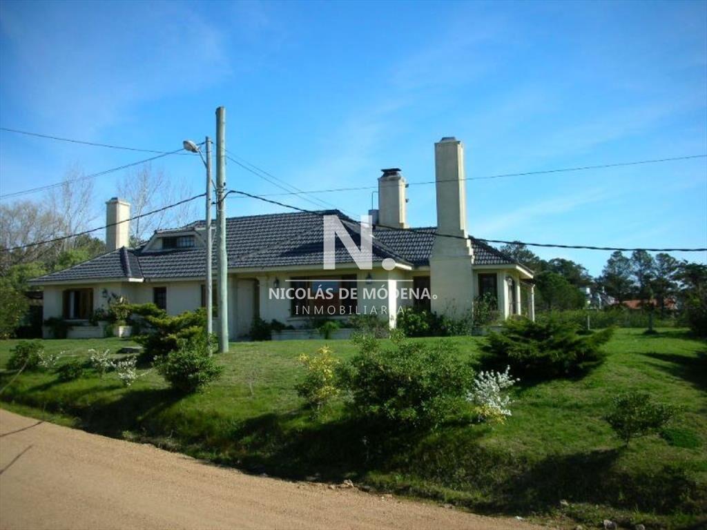 Casa de 5 dormitorios en Punta del Este, Pinares.