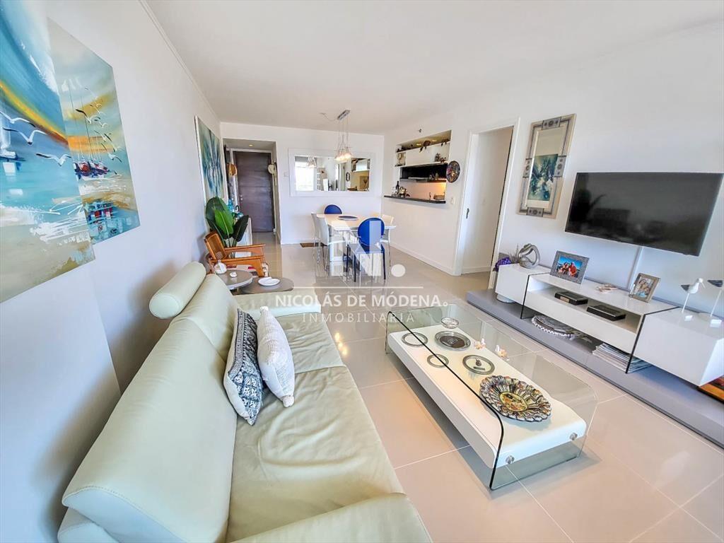 Apartamento de 3 dormitorios en venta Punta del