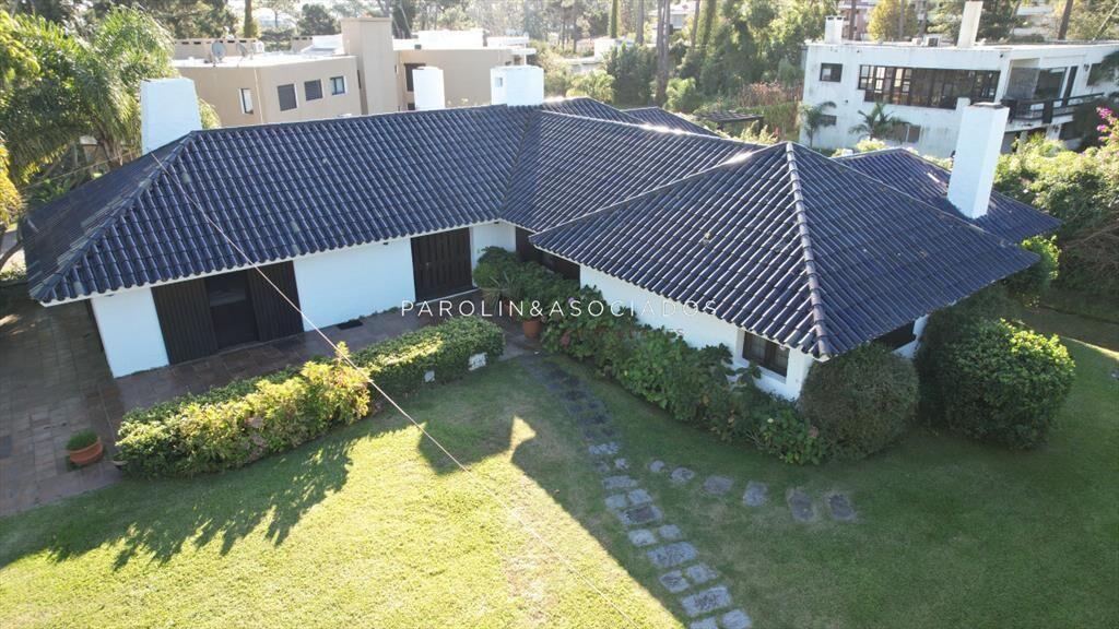 Espectacular casa en Playa Mansa, a metros del