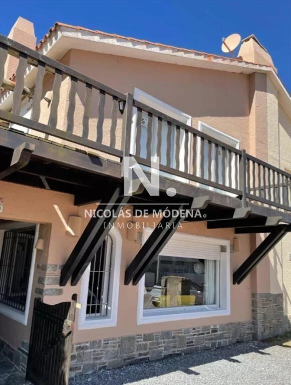 En venta espectacular casa frente al mar de 4 en