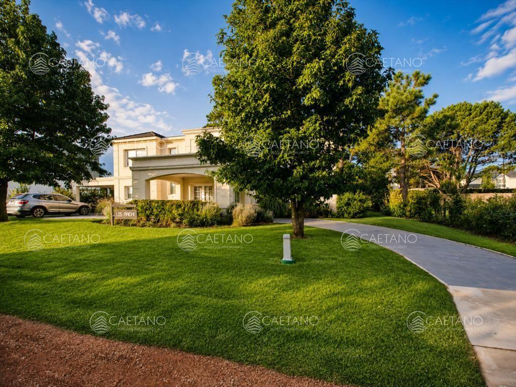 Boulevard Park, Casa de 4 dormitaros con Piscina en VENTA .