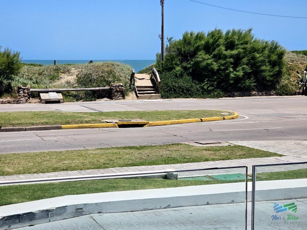 Venta de apartamento en primera línea sobre de 3