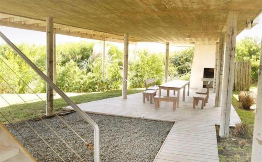 Casa en venta de 4 dormitorios en Manantiales.