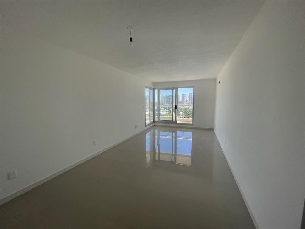 VENTA APARTAMENTO DE 3 DORMITORIOS EN PUNTA DEL ESTE CON PA