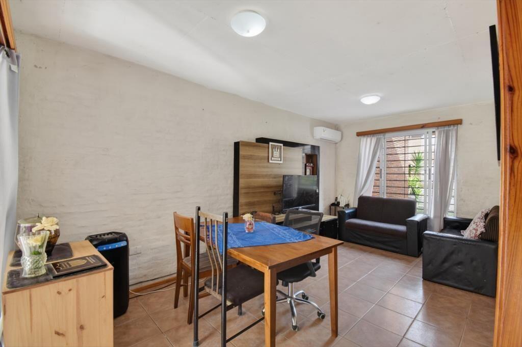 Casa 3 dorm. Cooperativa. Patio y cochera. Cuota accesible.