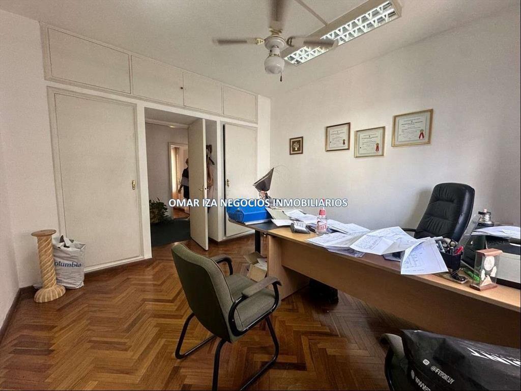 VENTA APARTAMENTO EN EL CENTRO. 4 DORMITRIOS, 1 ESCRITORIO,
