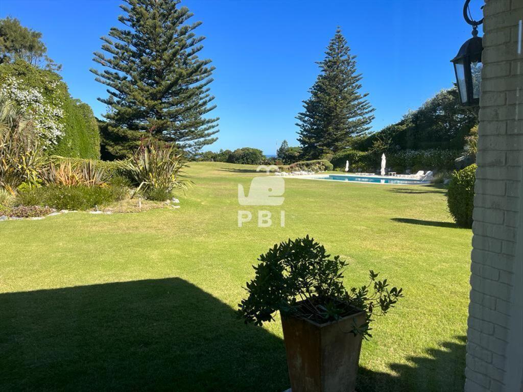 Magnifica propiedad  6 SUITES Playa Brava  - Ref : PBI1263
