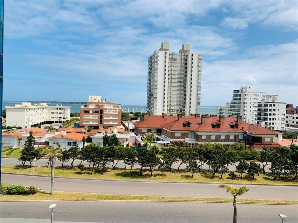 Apartamento en venta de 3 dormitorios en Punta