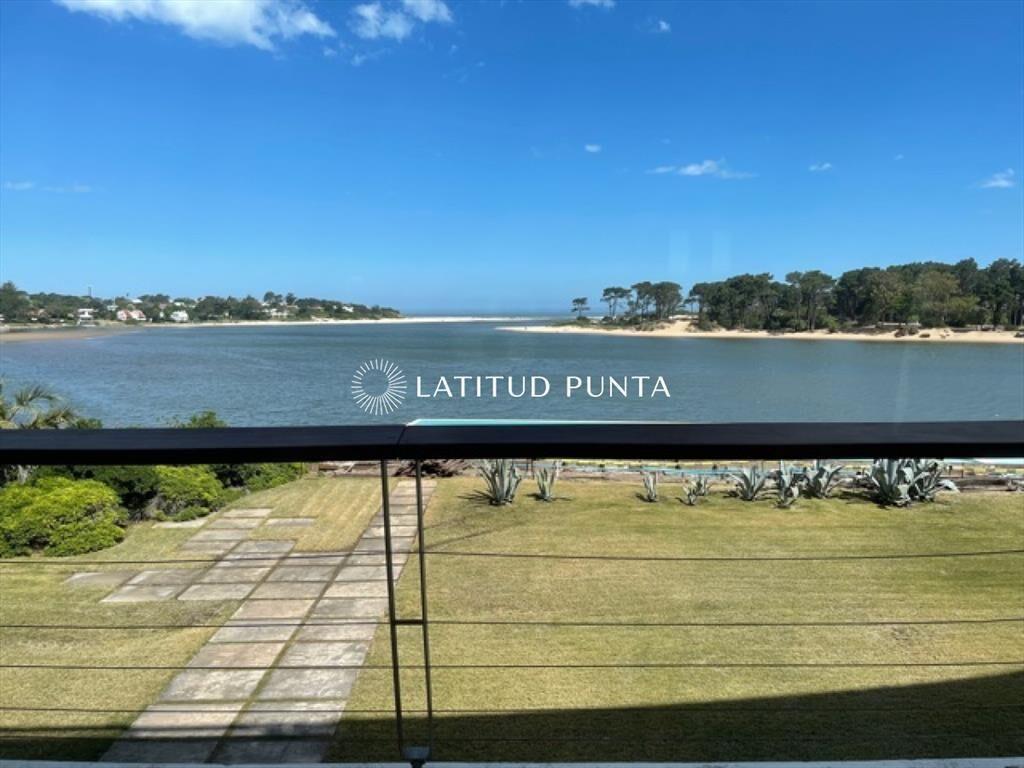 Apartamento en La Barra, 4 dormitorios
