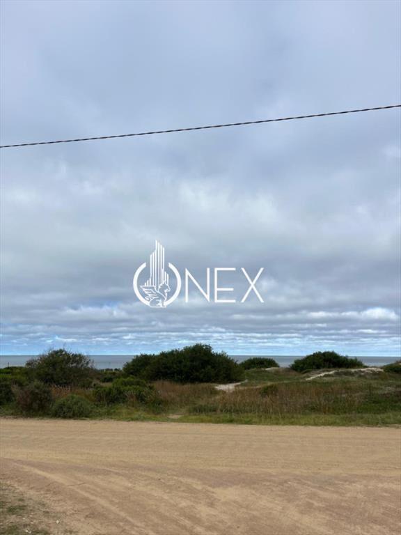 Venta terreno en Balneario Argentino. Primera de