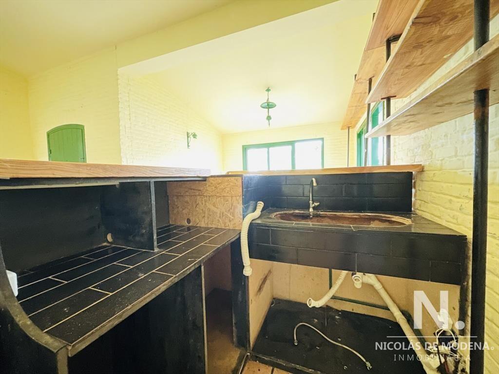 Venta de casa sólida en excelente punto comercial o para v