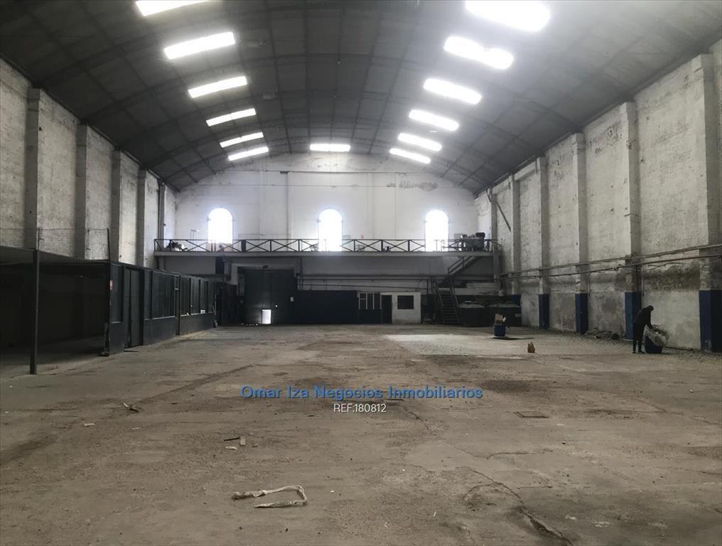 Venta local industrial con renta galpon deposito garaje