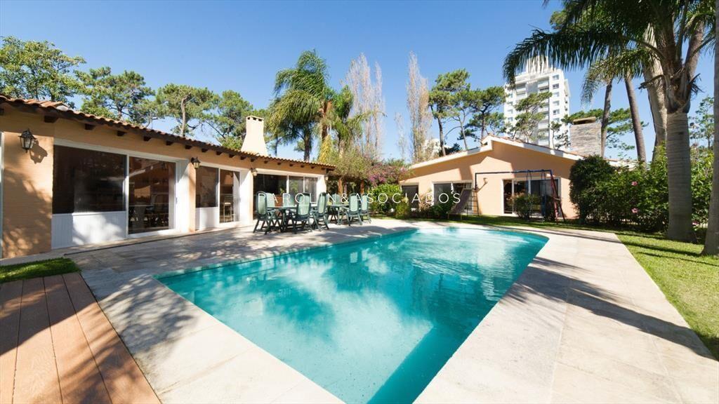 MUY LINDA CASA EN ENTORNO SUPER AGRADABLE