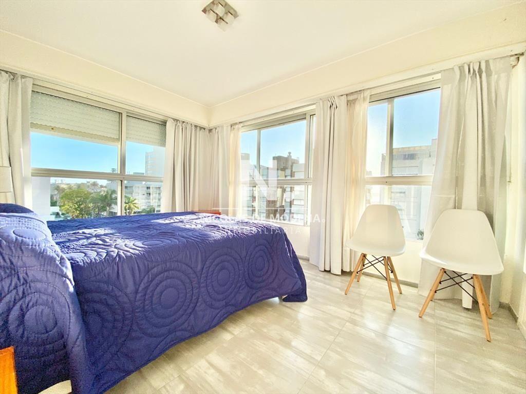 Apartamento de tres dormitorios en venta, Punta del Este